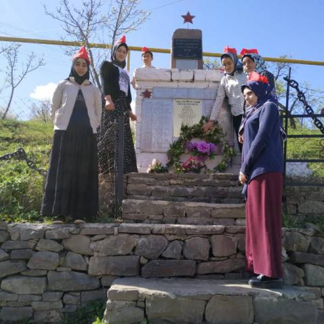 Возложение цветов у Обелиска ветеранам ВОВ