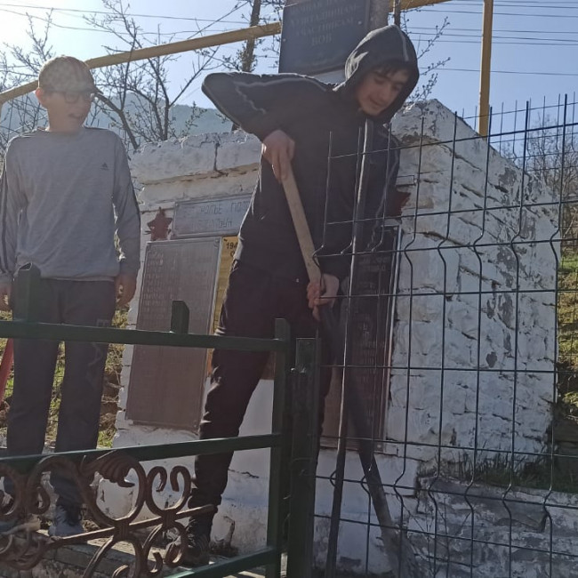 Уборка пришкольной территории