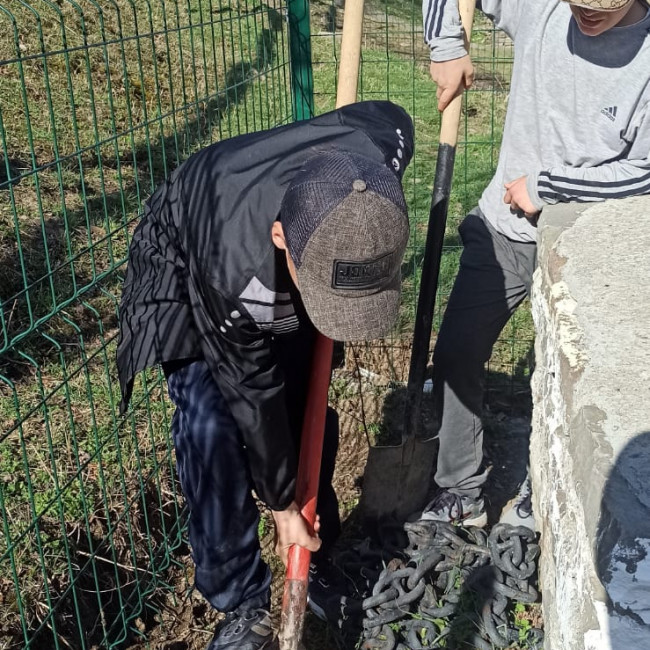 Уборка пришкольной территории