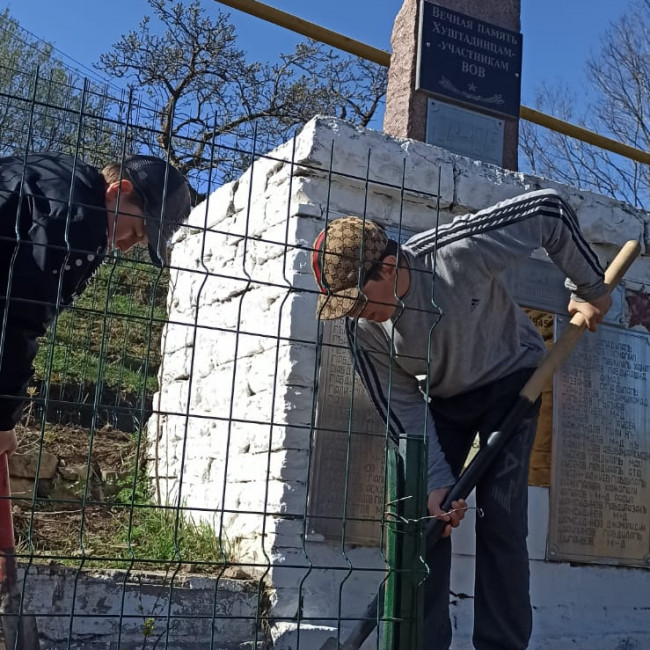 Уборка пришкольной территории