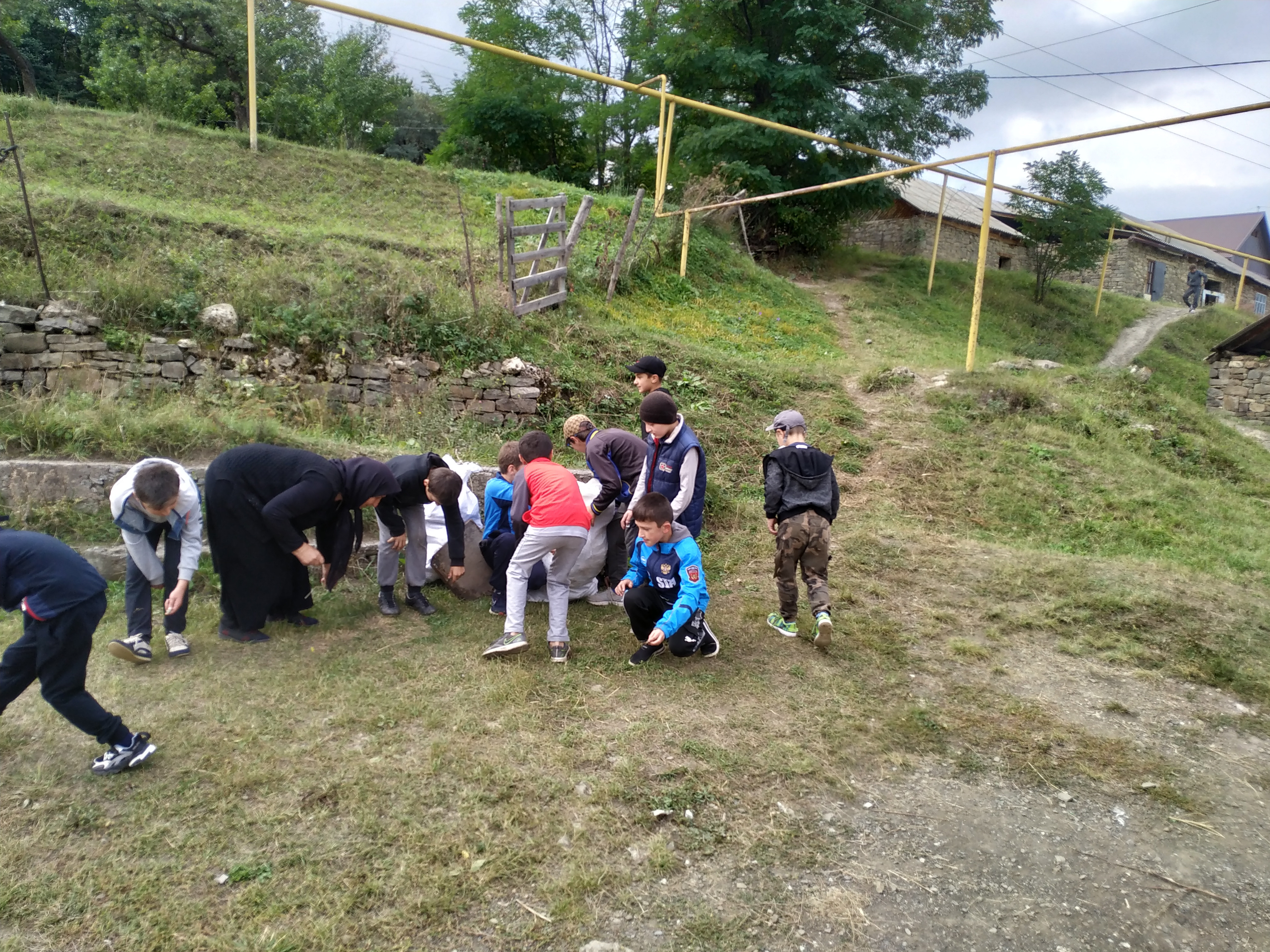 Уборка пришкольной территории