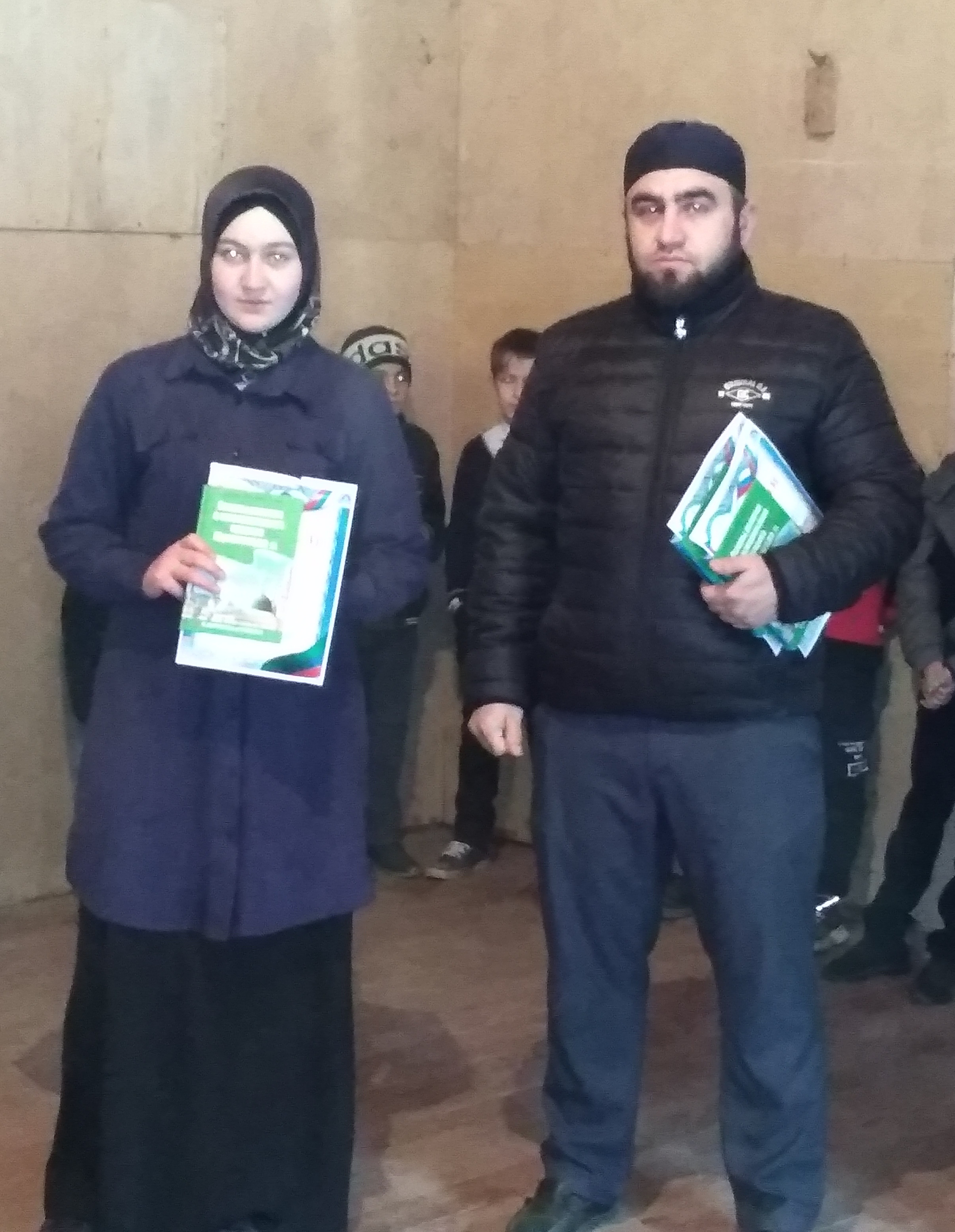 Победа в конкурсе по книге ученого Мухаммад Тахира Аль-Карахи "Избранные эпизоды из жизни Пророка" среди учащихся.