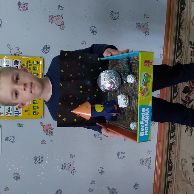 Поделки "ко дню космонавтики"