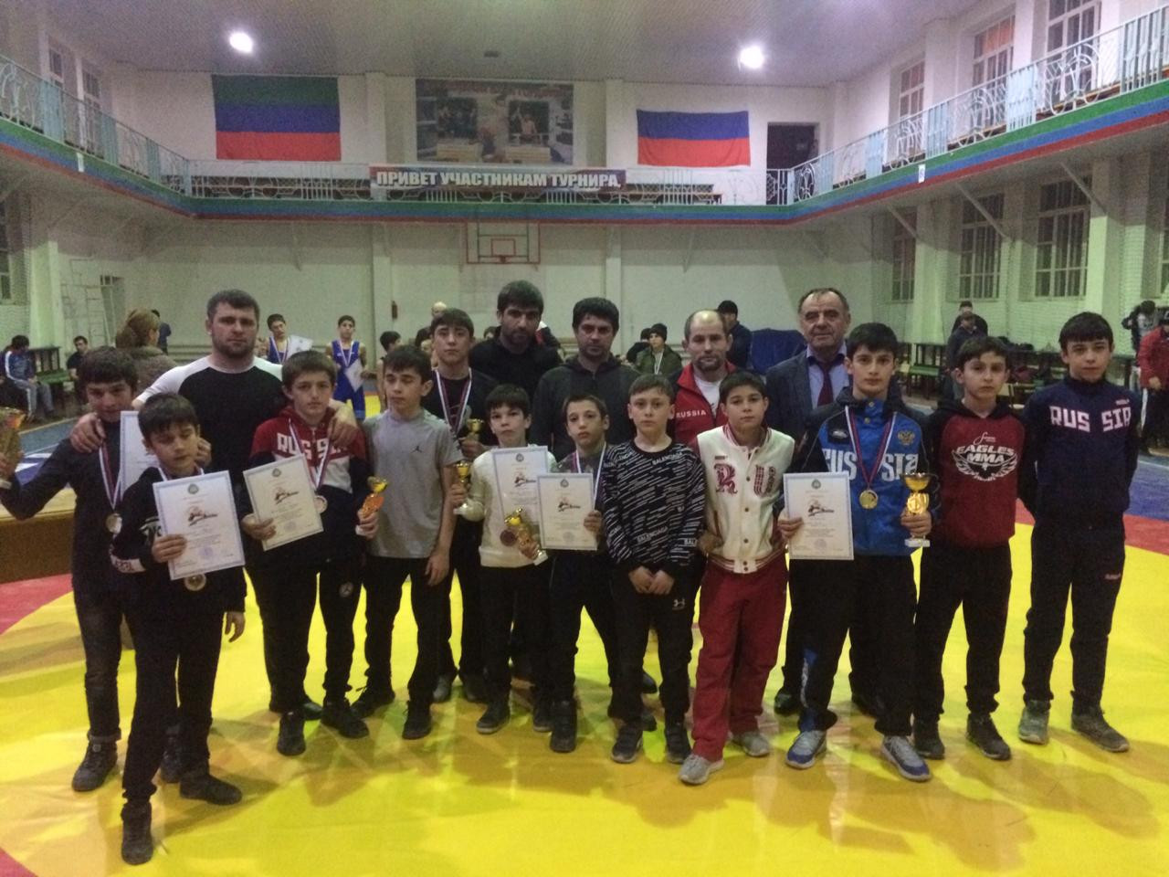 19 декабря в с. Уркарах прошло открытое первенство Дахадаевского района по вольной борьбе 19 декабря в с. Уркарах прошло открытое первенство Дахадаевского района по вольной борьбе