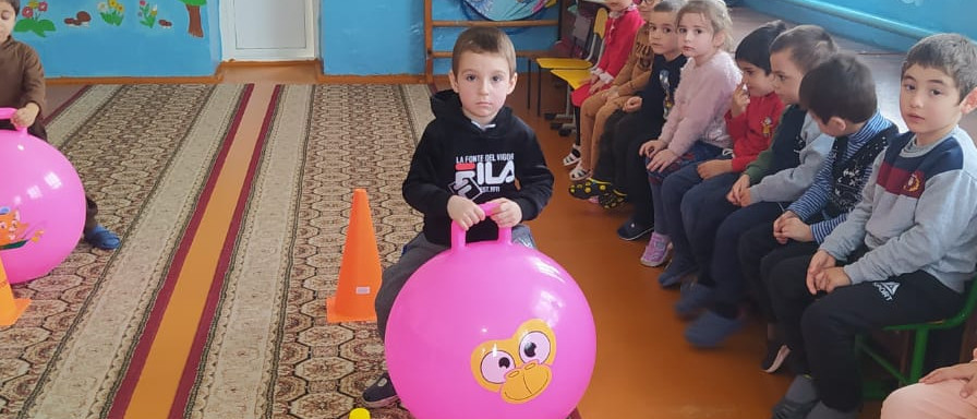 Занятие "Прыжки с мячом"