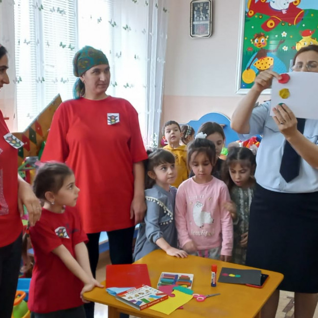 Развлечение  с родителями в средней группе по ПДД