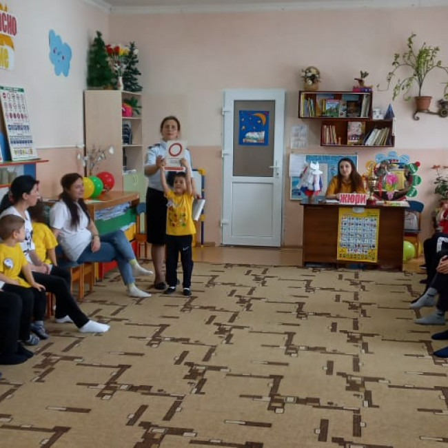 Развлечение  с родителями в средней группе по ПДД