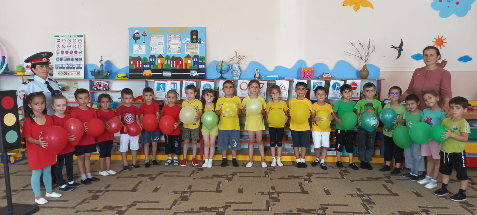 Праздник "Красный,желтый,зеленый с приглашением родителей" Праздник "Красный,желтый,зеленый с приглашением родителей"