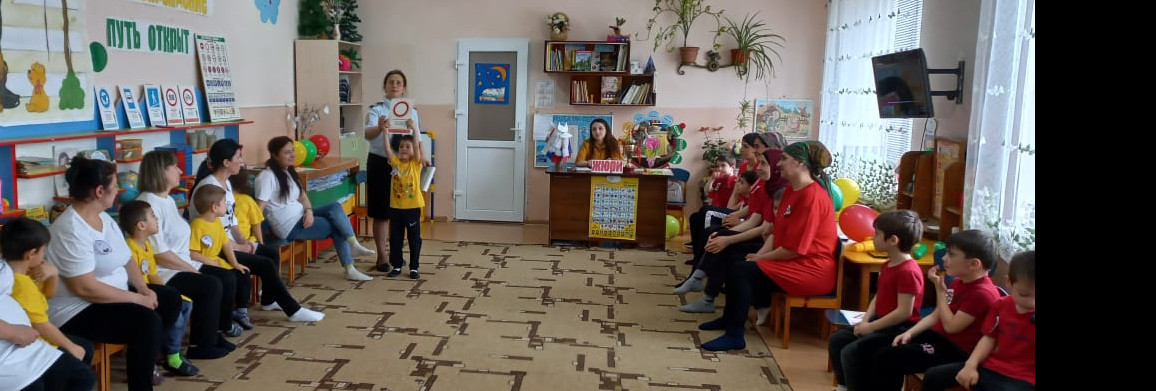 Развлечение  с родителями в средней группе по ПДД