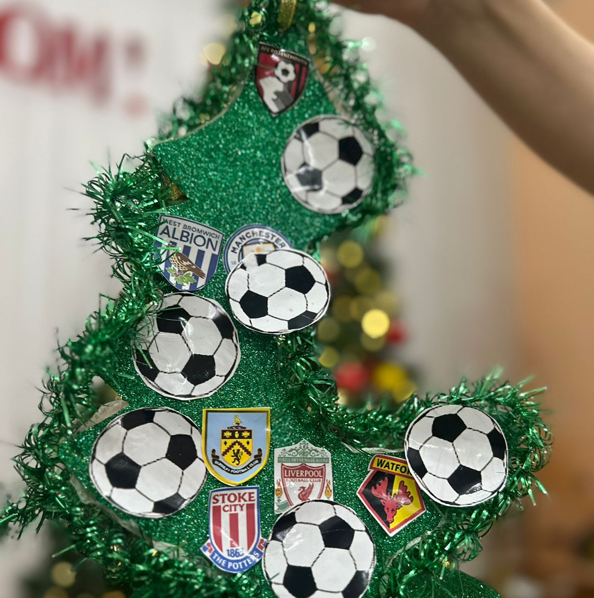 В нашем детском саду «Соколенок» по Приказу заведующей от 04.12.2023 № 81 « О проведении конкурса «Футбольная» новогодняя елка