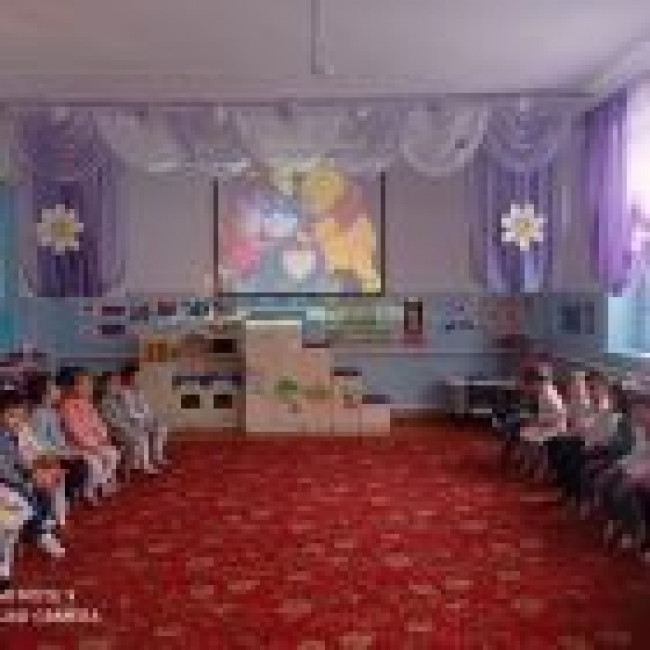 Международный "День объятий" Подарим друг другу объятия". 2 младшая группа "Винни-Пух". Воспитатель: Аманкаева М.К. Международный "День объятий" Подарим друг другу объятия". 2 младшая группа "Винни-Пух". Воспитатель: Аманкаева М.К.