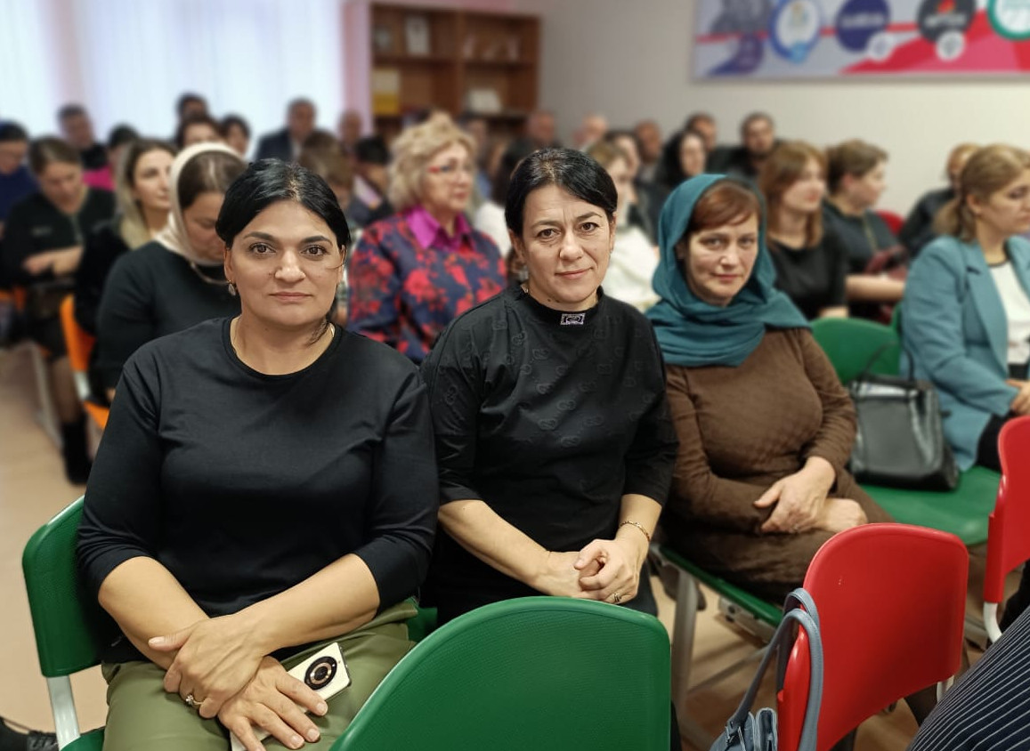 Прямая линия с министром образования и науки Дагестана Я.Бучаевым Прямая линия с министром образования и науки Дагестана Я.Бучаевым