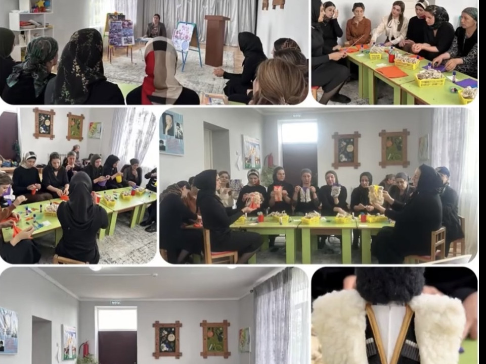 семинар - практикум на тему: «Влияние народного декоративно- прикладного искусства на воспитание и развитие детского творчества» . семинар - практикум на тему: «Влияние народного декоративно- прикладного искусства на воспитание и развитие детского творчества» .