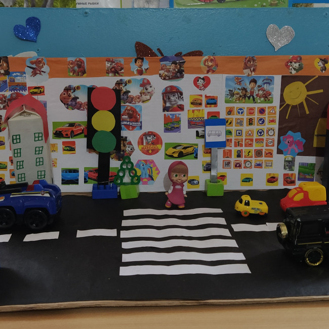 Открытое занятие по ПДД во 2 ср.гр. "Смешарики" Открытое занятие по ПДД во 2 ср.гр. "Смешарики"