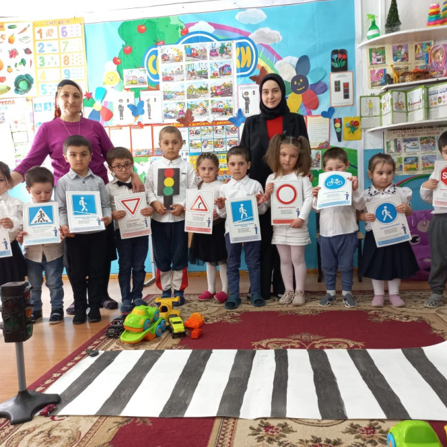 Открытое занятие по ПДД во 2 ср.гр. "Смешарики" Открытое занятие по ПДД во 2 ср.гр. "Смешарики"