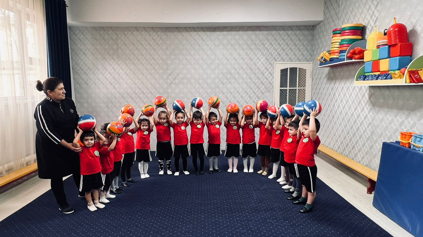 Физкультурное занятие во 2 младшей группе