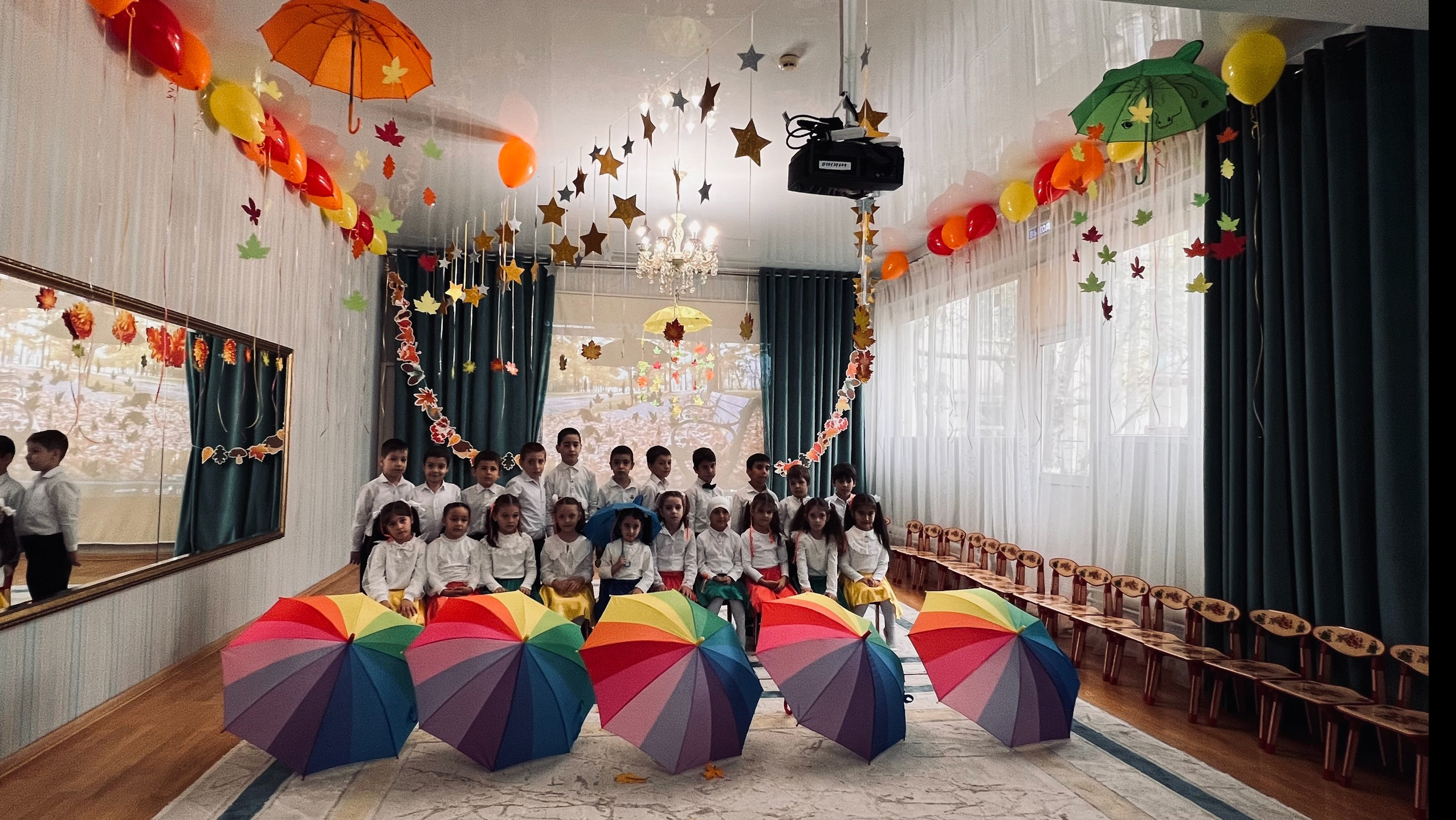 Традиционно, в октябре, в нашем детском саду проходят осенние праздники… У детей старшей и подготовительной группы сегодня прошёл осенний утренник Традиционно, в октябре, в нашем детском саду проходят осенние праздники… У детей старшей и подготовительной группы сегодня прошёл осенний утренник
