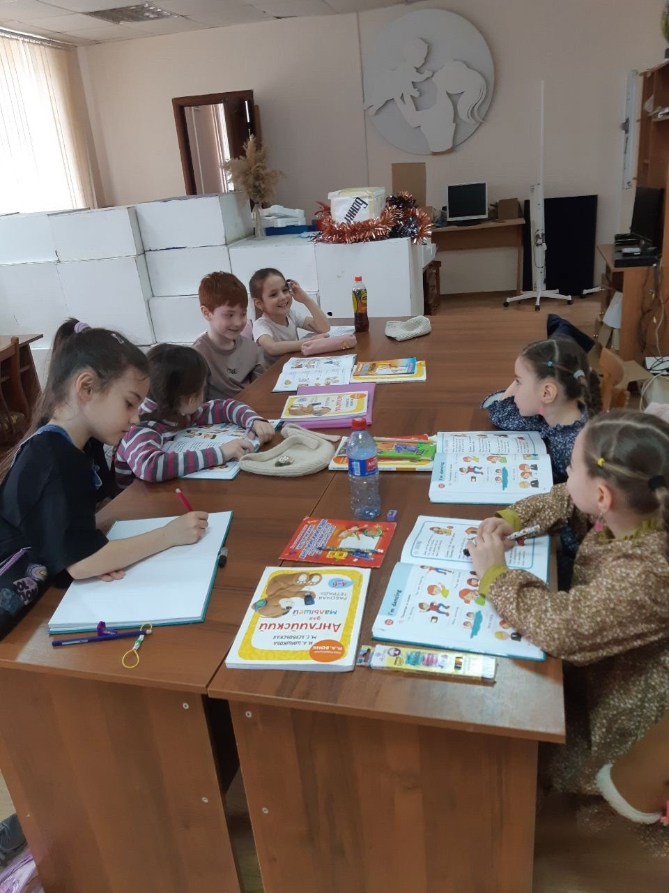 09.03.2025 г.  "I am dancing", "I am swimming","l am jumping"