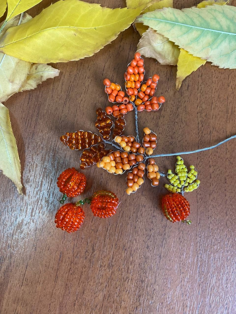 11.10.2025 г. Листья из бисера. 11.10.2025 г. Листья из бисера.