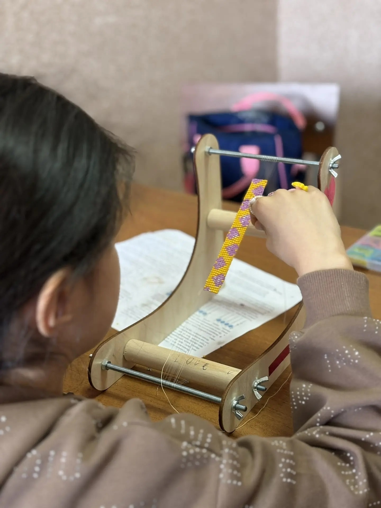 13.02.2026 г. Плетение фенечек из бисера на станке