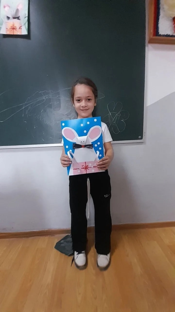 04.12.2025 г. "Мышка с подарком на Новый год". 04.12.2025 г. "Мышка с подарком на Новый год".