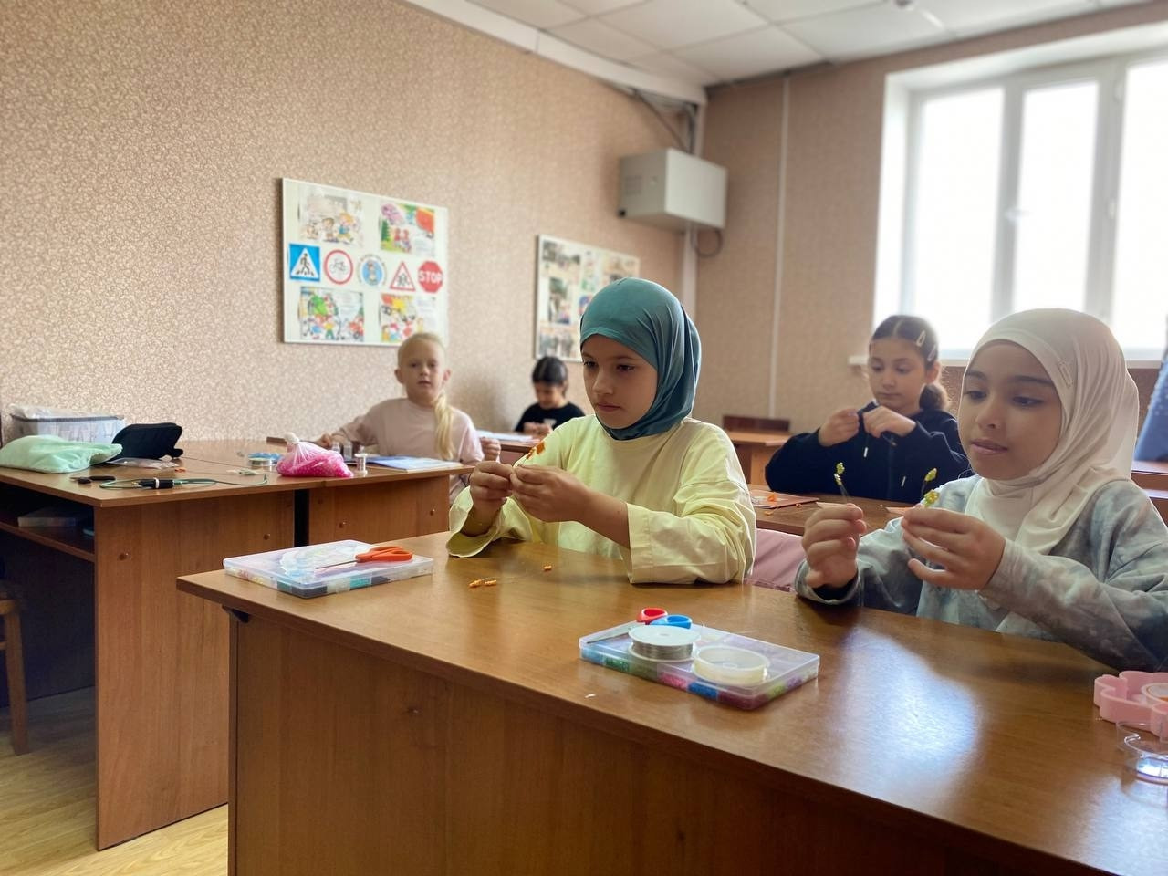 11.10.2025 г. Листья из бисера. 11.10.2025 г. Листья из бисера.