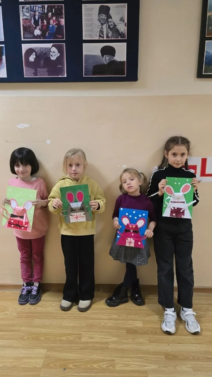 04.12.2025 г. "Мышка с подарком на Новый год". 04.12.2025 г. "Мышка с подарком на Новый год".