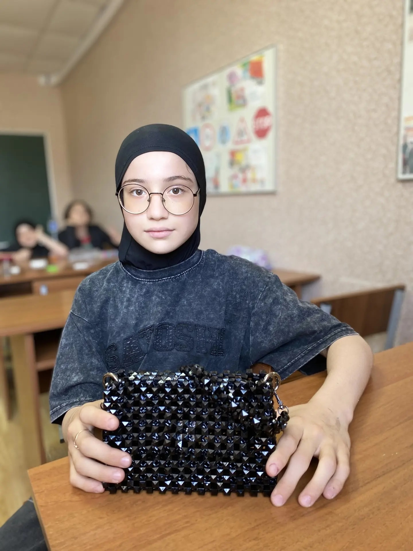 16.12.2025 г. Плетение сумок из бисера.