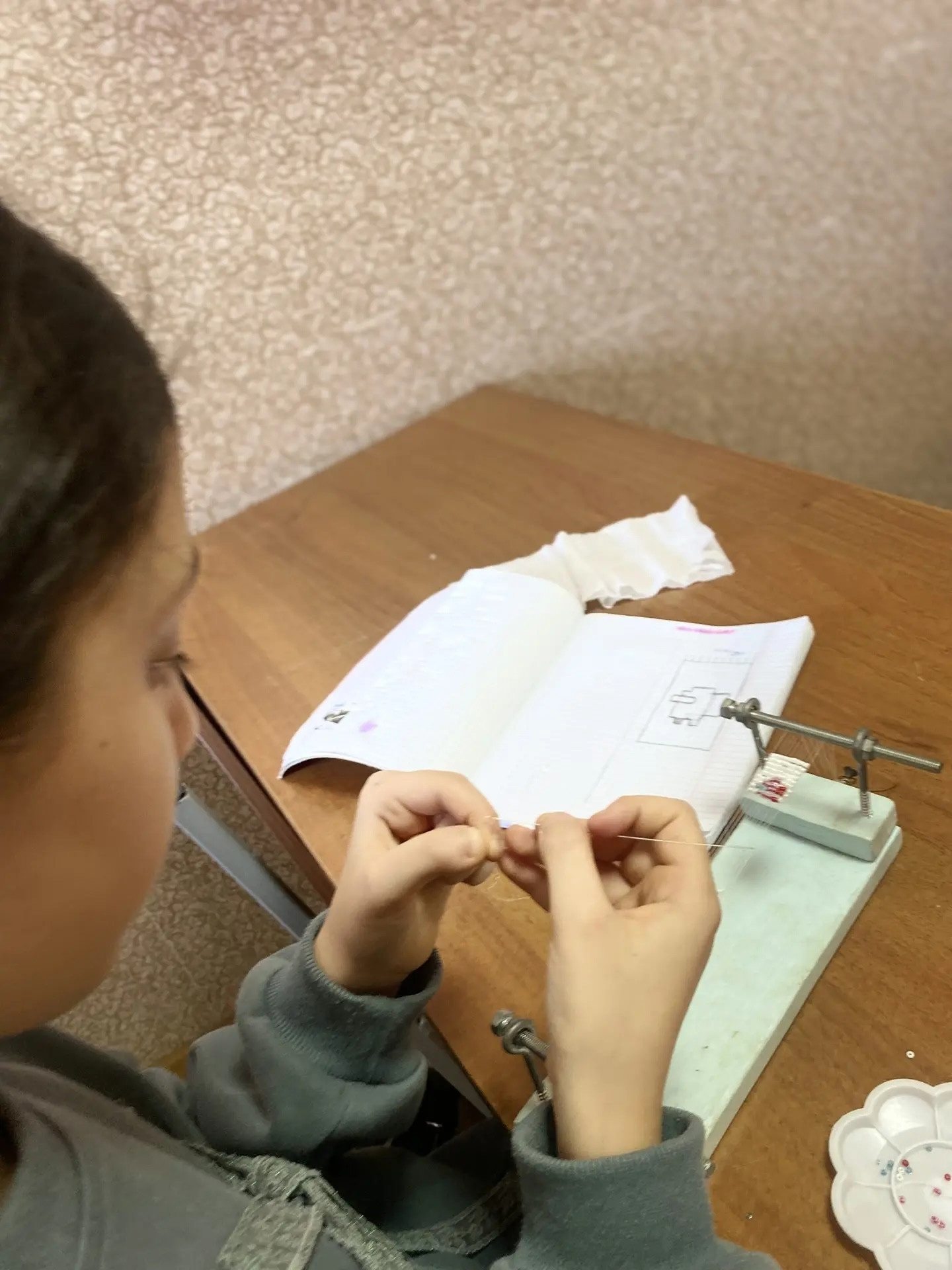 16.01.2026 г. Плетения фенечек из бисера на станке.