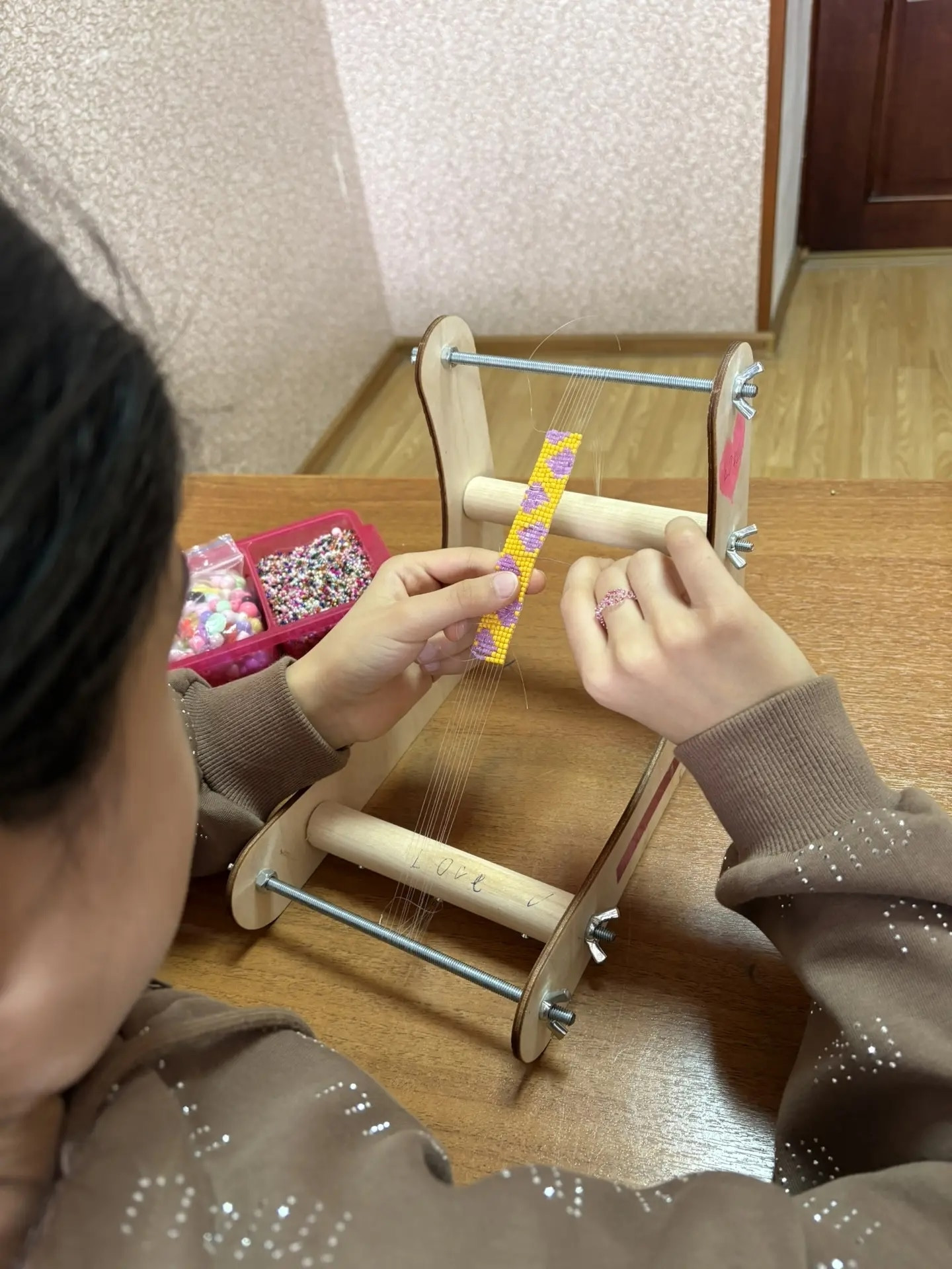 13.02.2026 г. Плетение фенечек из бисера на станке