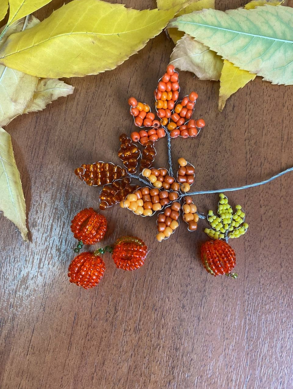 11.10.2025 г. Листья из бисера. 11.10.2025 г. Листья из бисера.