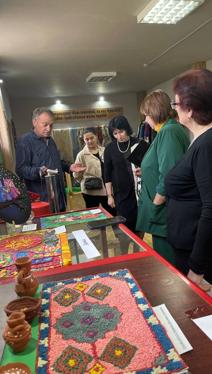 Приказ Об итогах муниципальной выставки технического и декоративно-прикладного творчества учащихся, посвященной Году Семьи и Году 155- летия Сулеймана Стальского 1