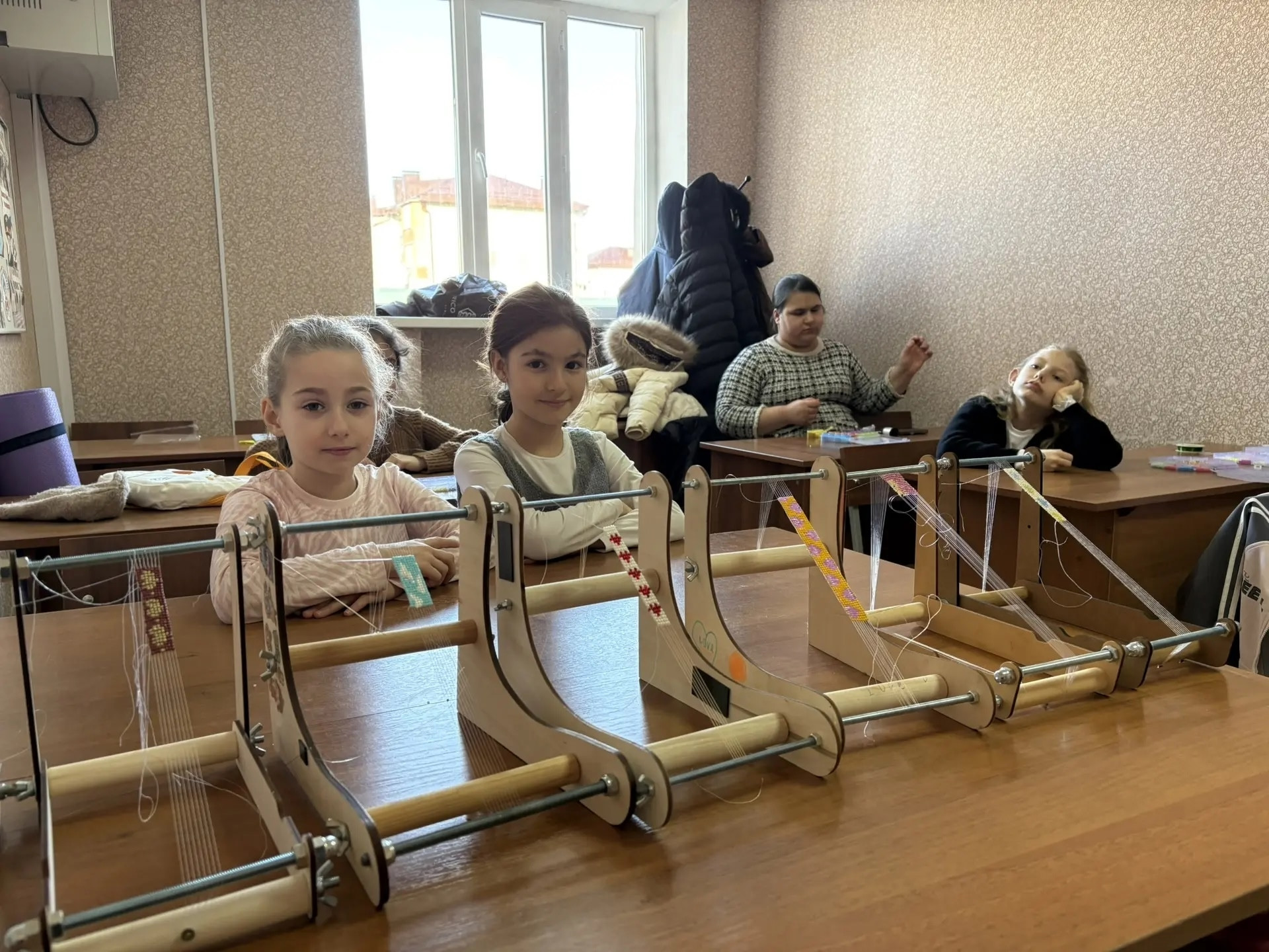 13.02.2026 г. Плетение фенечек из бисера на станке