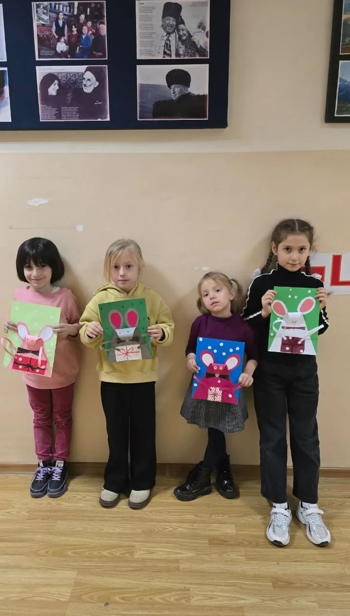 04.12.2025 г. "Мышка с подарком на Новый год".