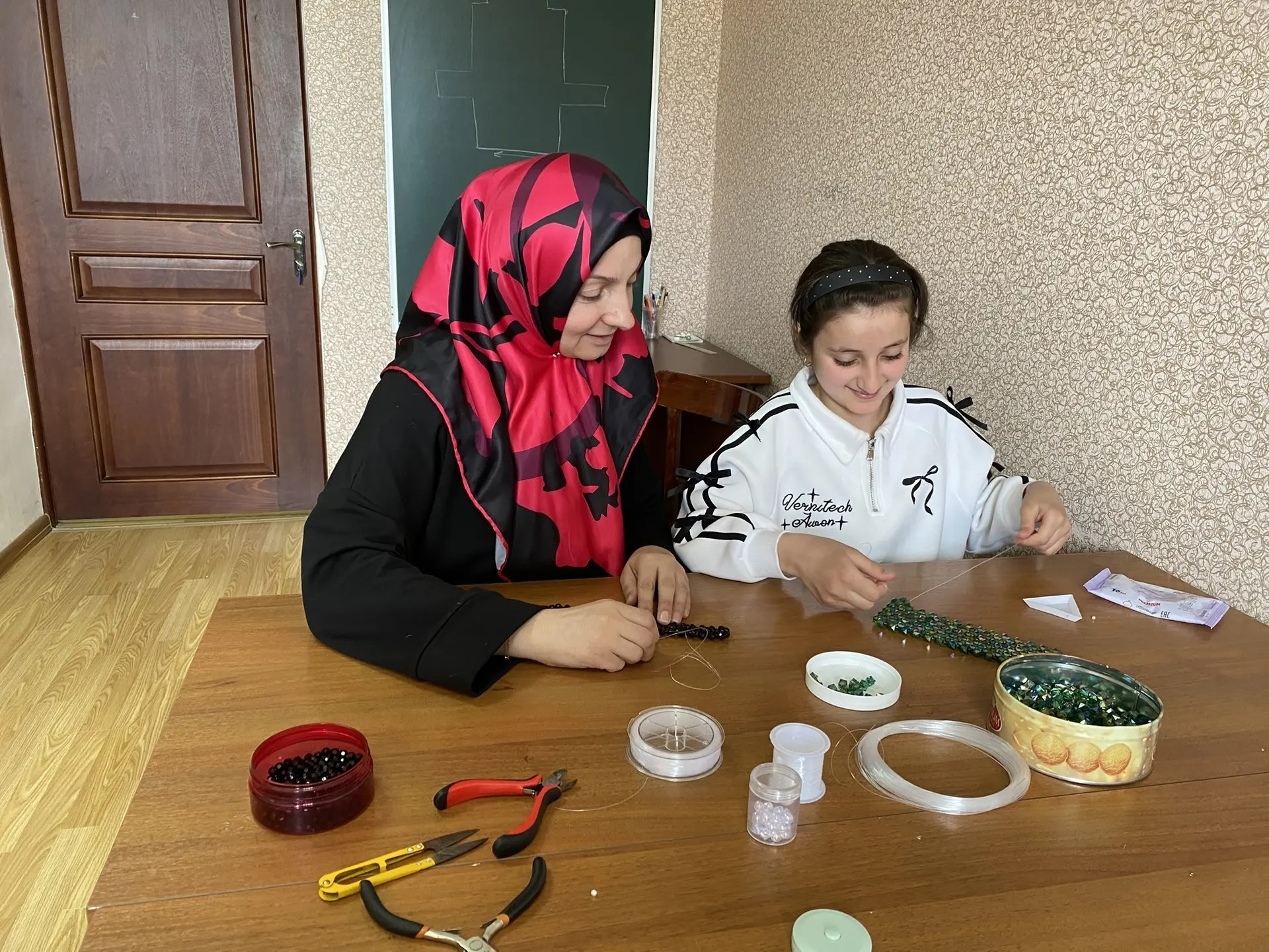 16.12.2025 г. Плетение сумок из бисера.