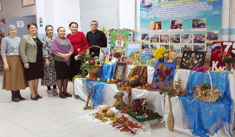 Выставка декоративно-прикладного творчества обучающихся МБУ ДО "СЮН" на форуме "Дополнительное образование детей в условиях новой реальности"