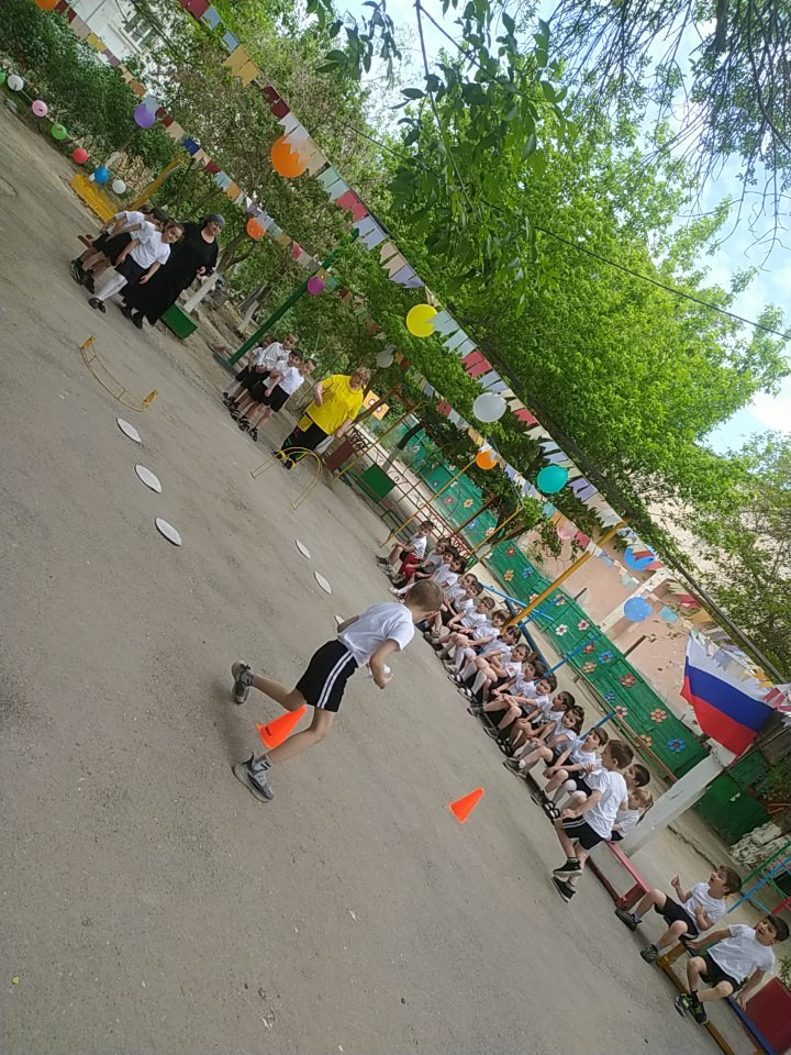 Спортивный праздник на открытой площадке детского сада ко Дню Победы - 9 мая Спортивный праздник на открытой площадке детского сада ко Дню Победы - 9 мая