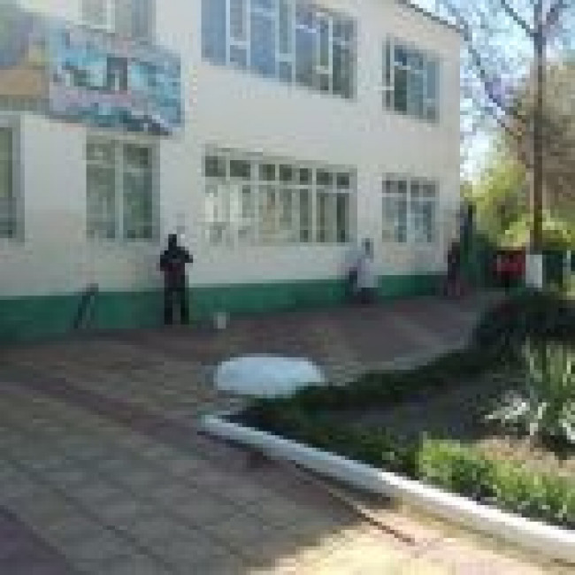 27 апреля 2019 года, в ДОУ прошел субботник по уборке территории. Коллектив принял активное участие.