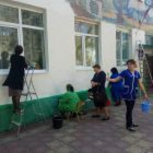 27 апреля 2019 года, в ДОУ прошел субботник по уборке территории. Коллектив принял активное участие.