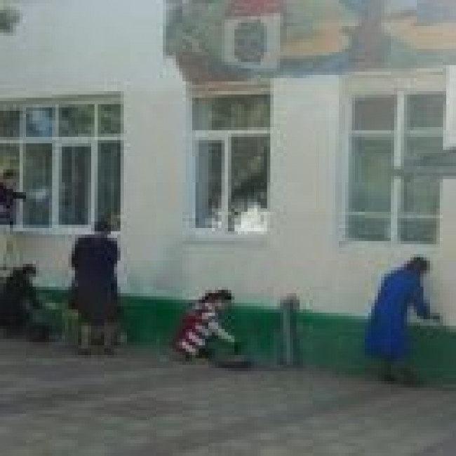 27 апреля 2019 года, в ДОУ прошел субботник по уборке территории. Коллектив принял активное участие.