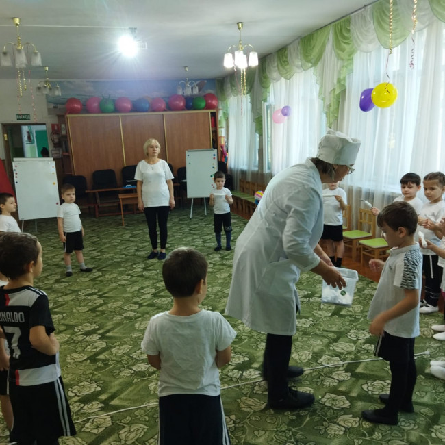 спортивное развлечение в старшей "Б" группе