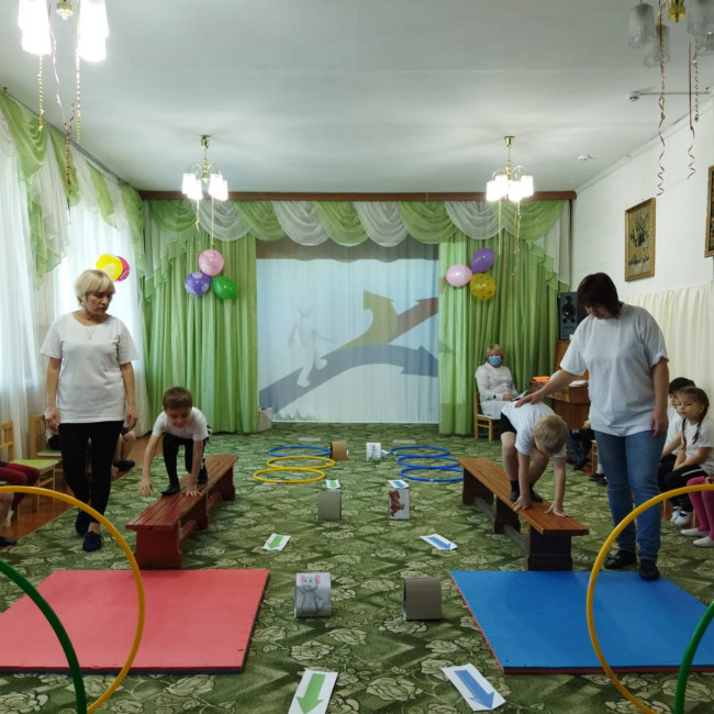 спортивное развлечение в старшей "Б" группе