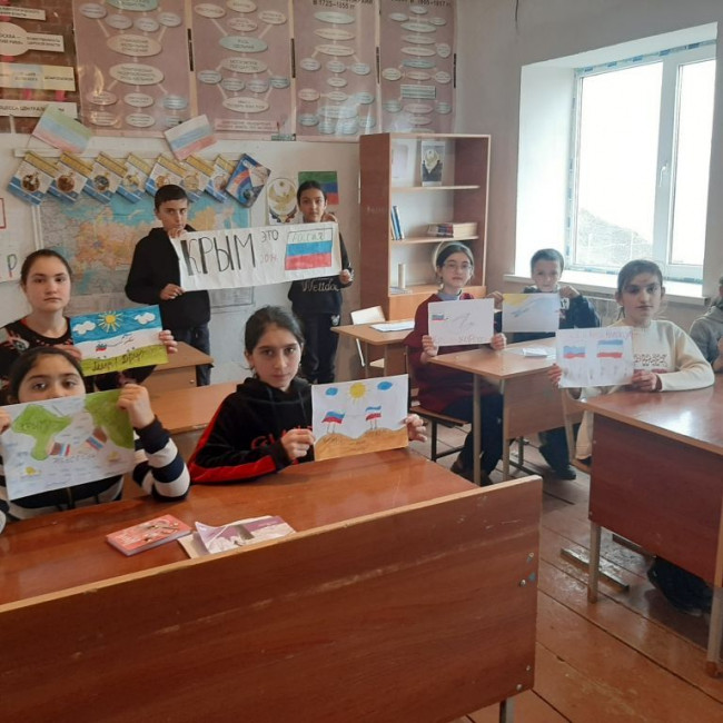 "Россия и Крым едины!".