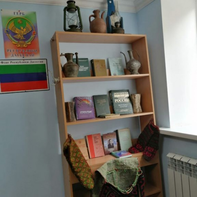 Классный уголок 11 класса "Юбилею республики посвящается"