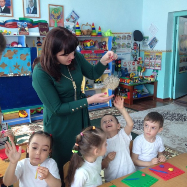 Посещение заведующей занятий в саду.