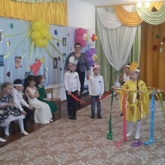 Праздник ко "Дню космонавтики".