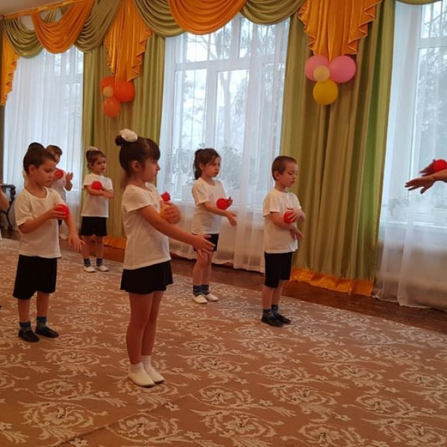 Открытое занятие по физической культуре в старшей "А"на тему : "Туристический поход!"