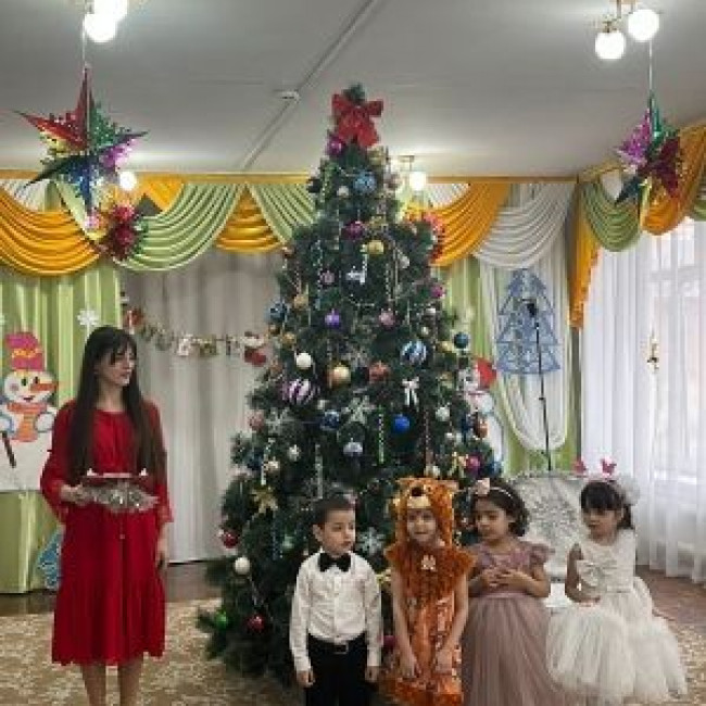 Новогодний утренник во второй младшей "Б" группе на тему: Вместе встретим новый год