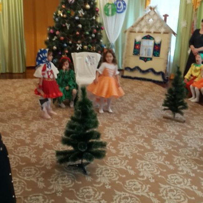 Утренник посвященный празднику "Новый год" прошел в нашей группе.