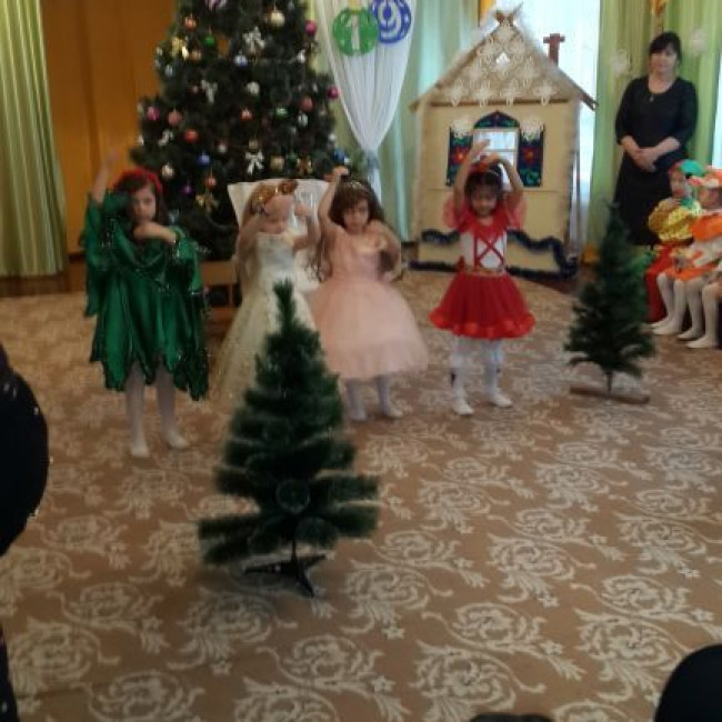 Утренник посвященный празднику "Новый год" прошел в нашей группе.